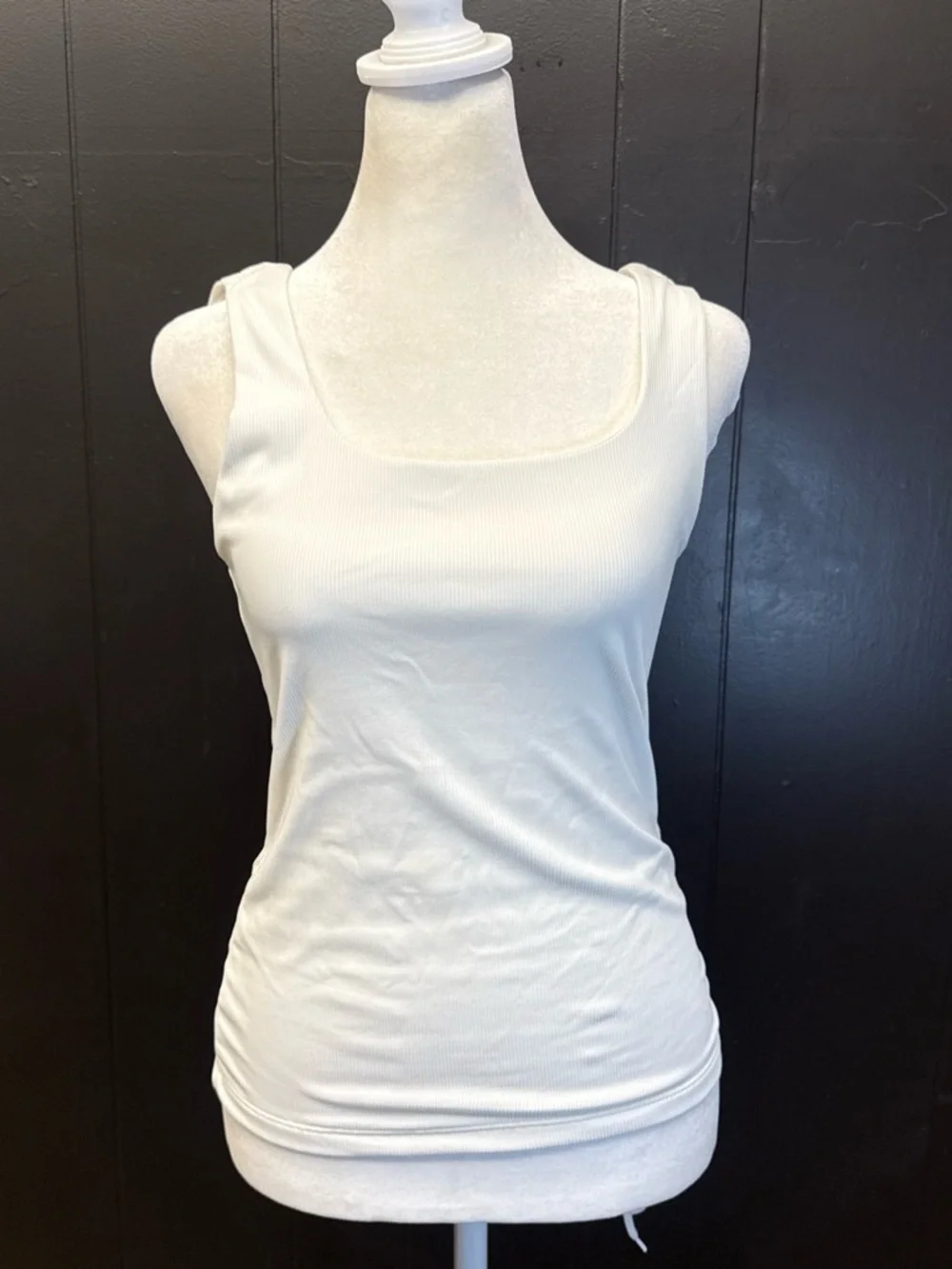 Tahari White Ribbed Scoop Neck Tank Top
